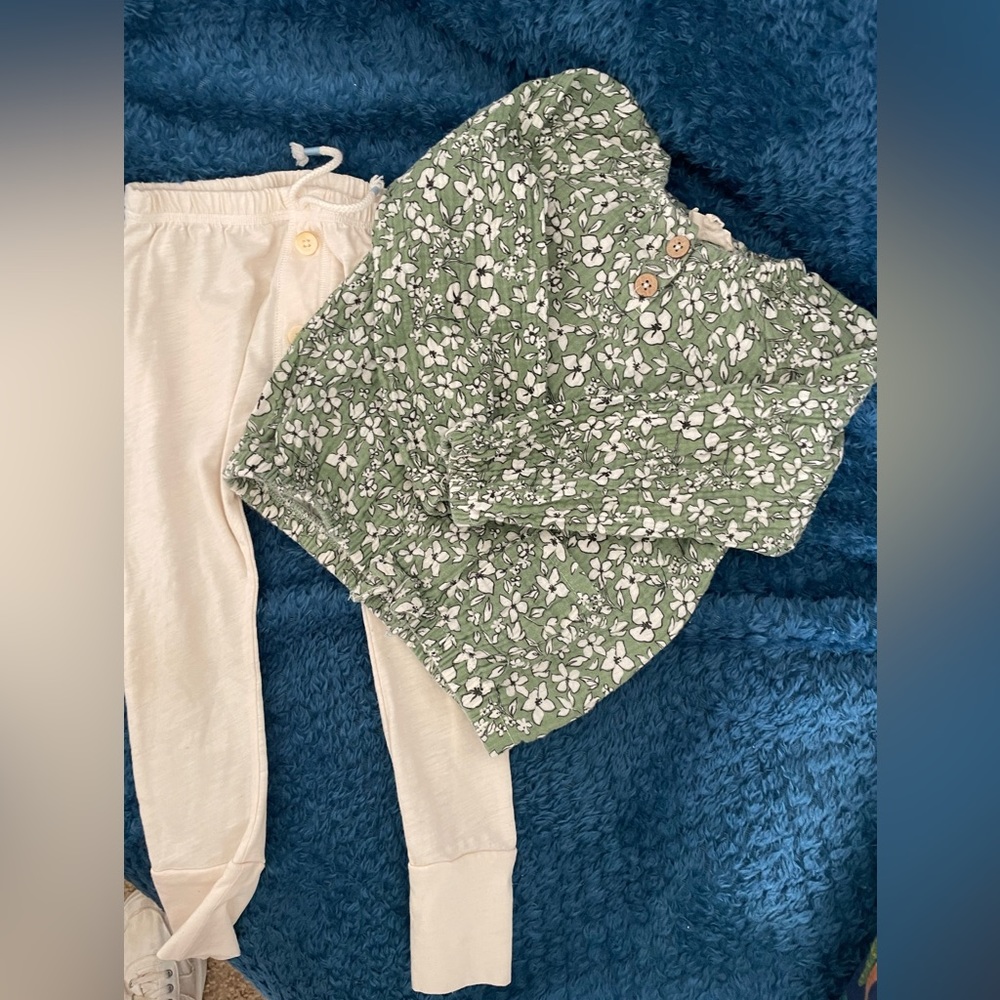 Girls size 4T, casual outfit, comfortable and soft, blouse, leggings